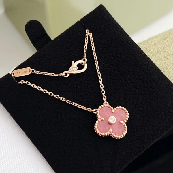 Classic Single Flower Necklace