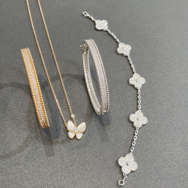 Vintage Alhambra bracelet with diamond