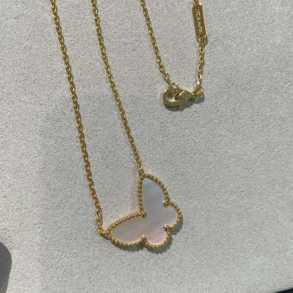 Single flower medium-sized white mother-of-pearl butterfly necklace