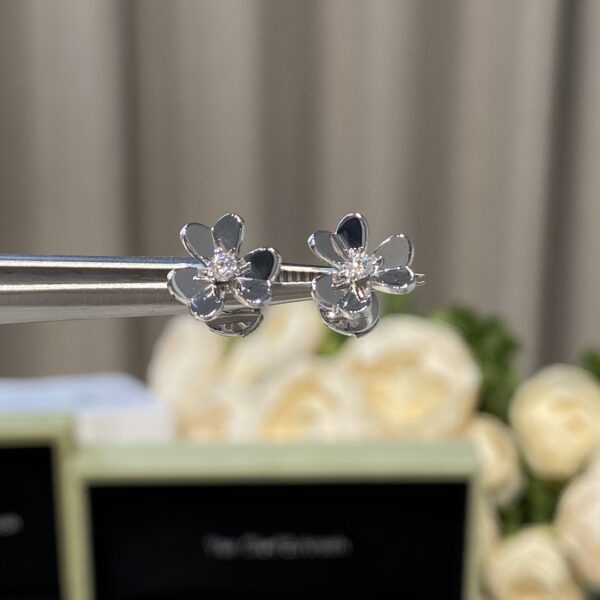 Frivole Three-Leaf Clover Earrings