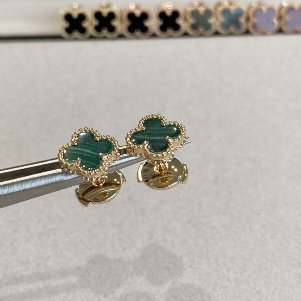 Four-leaf clover mini earrings in malachite