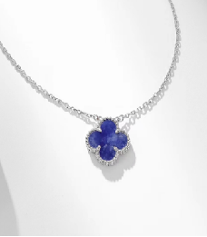 Classic single-flower pendant