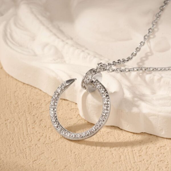 JUSTE UN CLOU diamond pendant