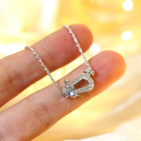 Force 10  Full Diamond Twisted Chain Necklace