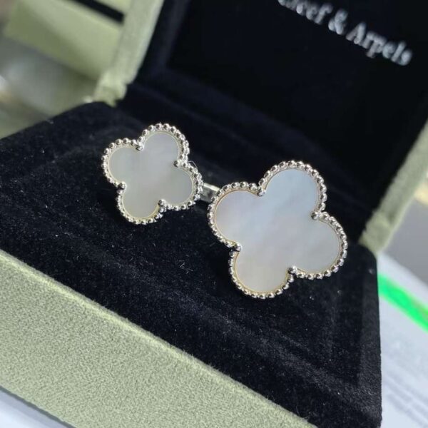 Four-leaf clover natural stone ring