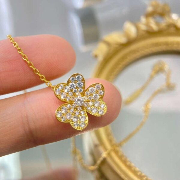 Frivole Triple Clover With Diamond  Necklace