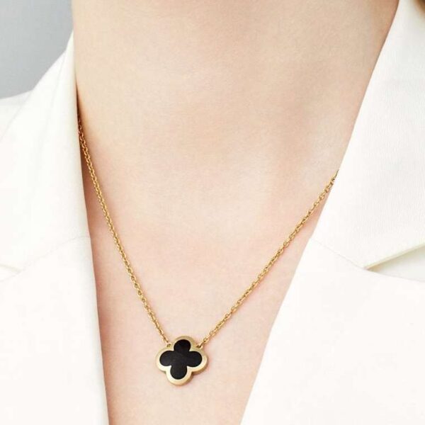 Pure Alhambra Single Flower Necklace