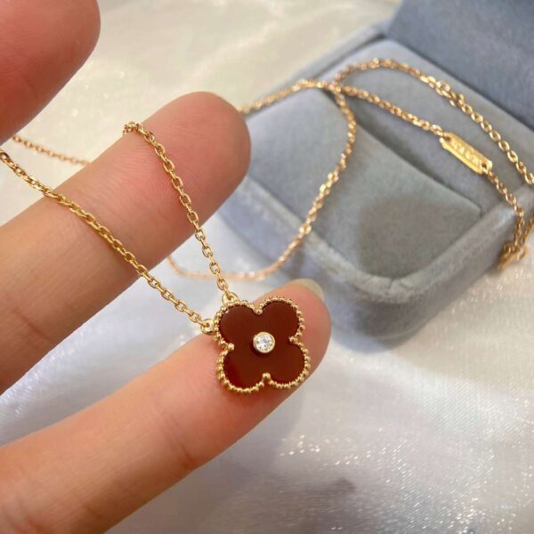 Classic single-stone diamond necklace