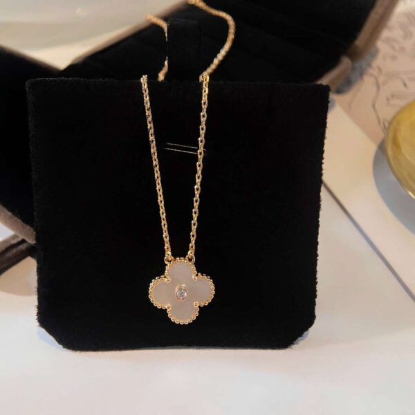 Classic single-stone diamond necklace