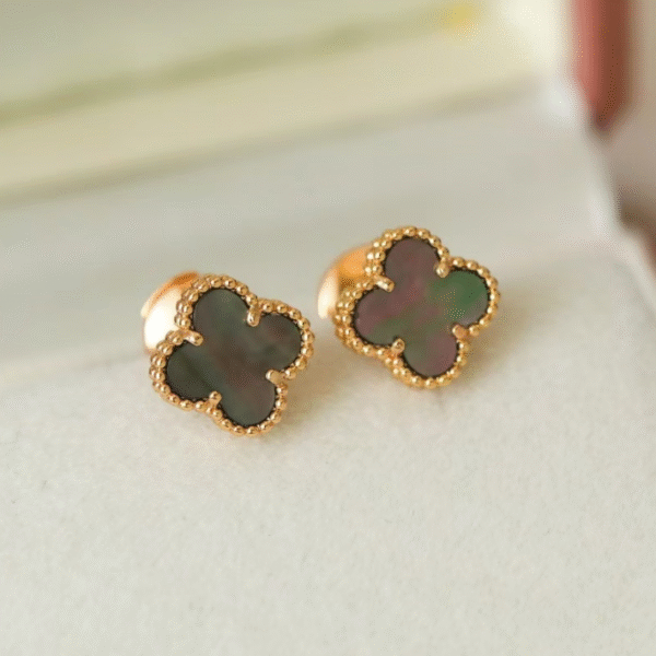 Mini Four-Leaf Clover Gray Larchelite Earring