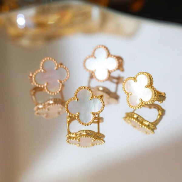 Four-leaf clover-shaped earrings