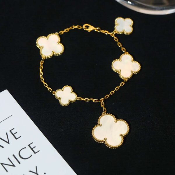 Irregular white mother-of-pearl bracelet