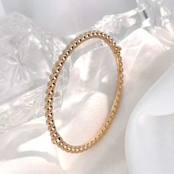 Perlee single-loop pearl bracelet