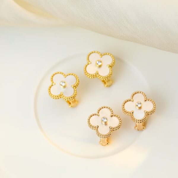 Four-leaf clover diamond earrings