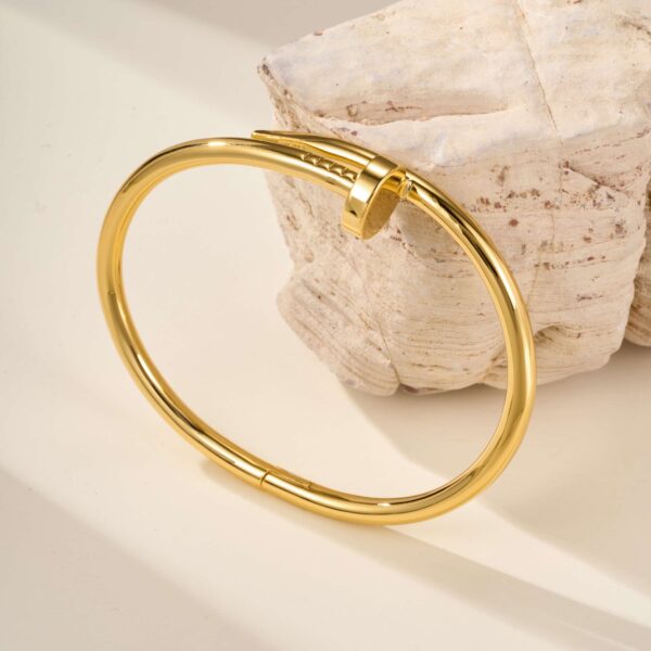 Nail, rough version, without diamond bracelet