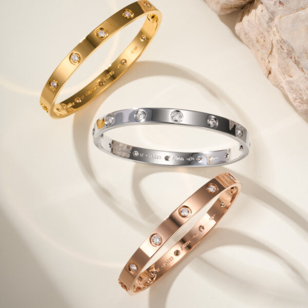 Classic LOVE series wide ten-diamond bracelet