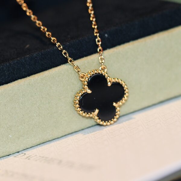 Mini Four-Leaf Clover Black Agate Necklace