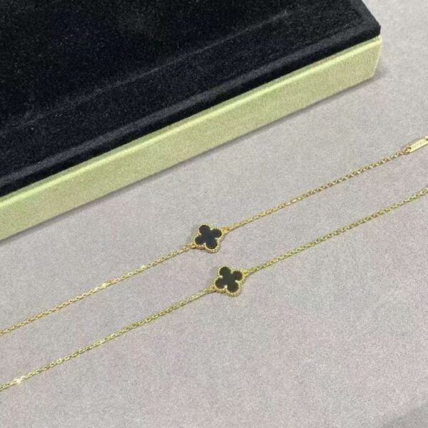 Mini Black Agate Single Flower Bracelet