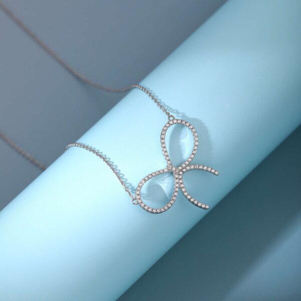 Handcrafted beaded necklace set with diamonds
