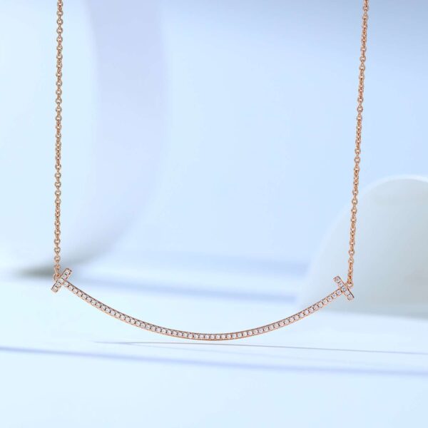 Large-sized smiling necklace