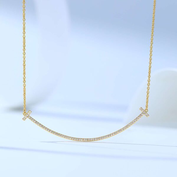 Large-sized smiling necklace