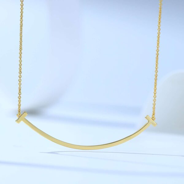 Large size diamond-free pendant necklace