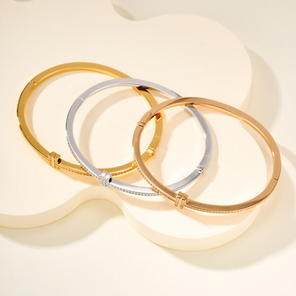 Diamond-studded T-shaped bracelet