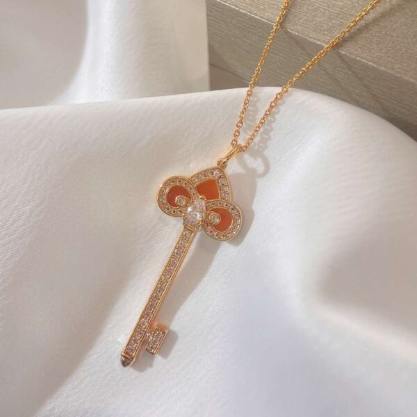 Edge series diamond-studded necklace