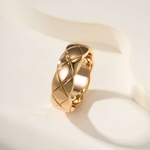 Coco’s medium-sized diamond-free herringbone ring