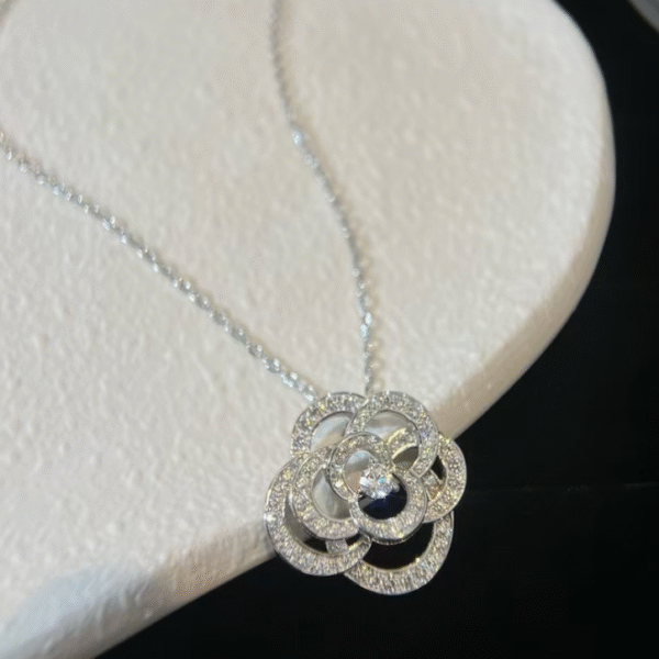 Classic Mountain Hyacinth Necklace