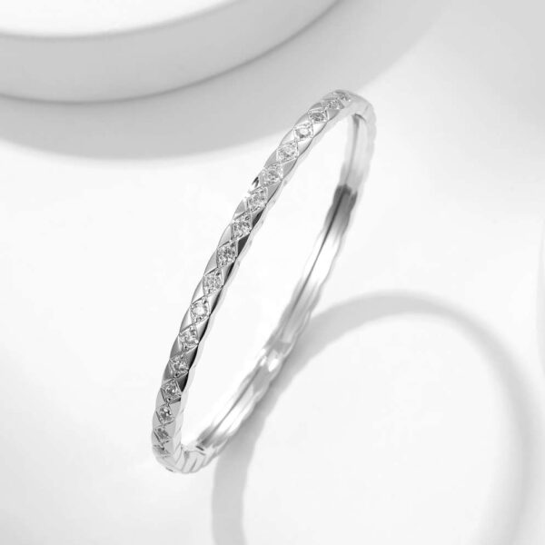 COCO CRUSH Thin-Design Striped Pattern Diamond-Studded Bracelet