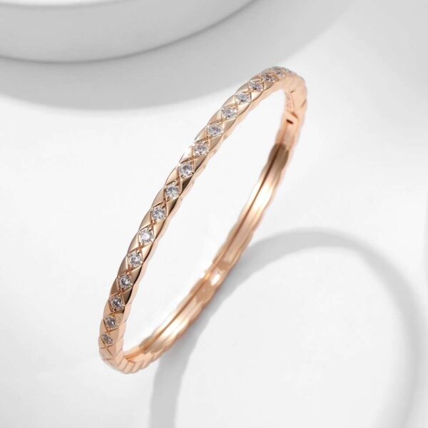 COCO CRUSH Thin-Design Striped Pattern Diamond-Studded Bracelet