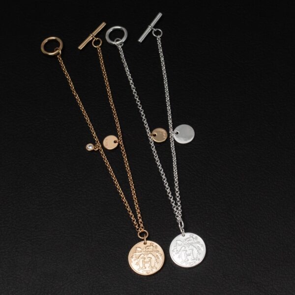 ex-libris her necklace