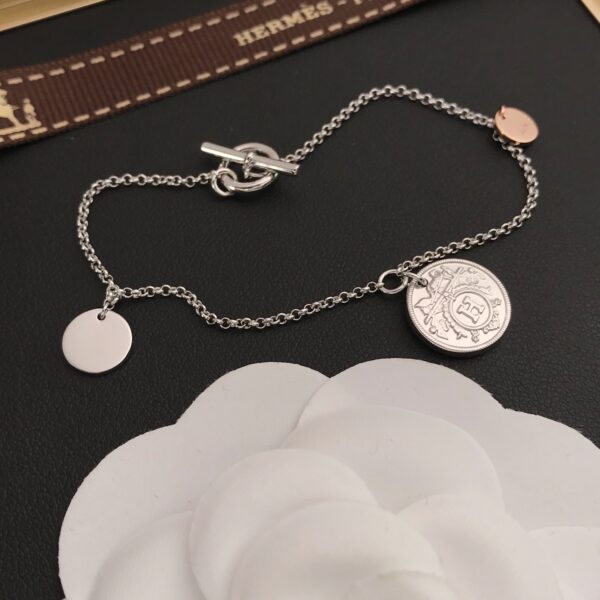 ex-libris her necklace
