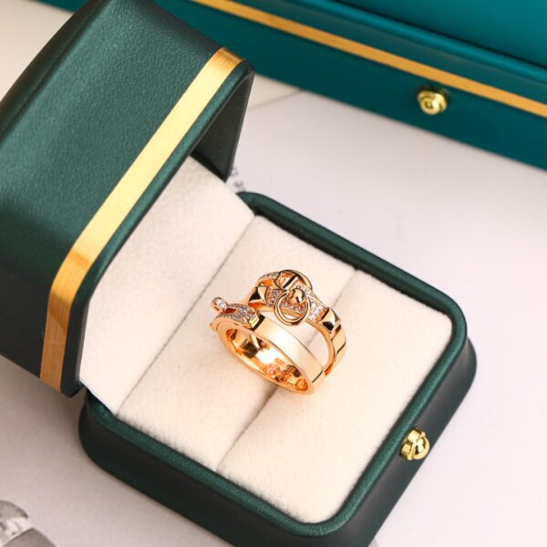 Kelly diamond-studded ring