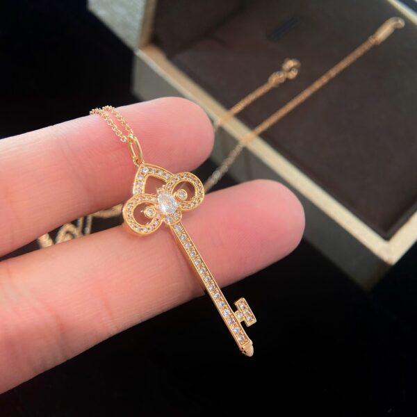 Edge series diamond-studded necklace