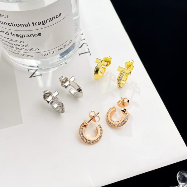 Handcrafted diamond earrings