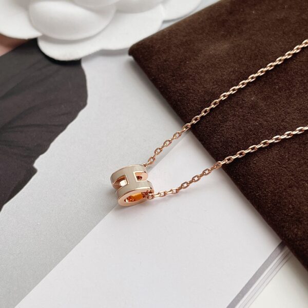 Classic pop H Flange Colorful Necklace