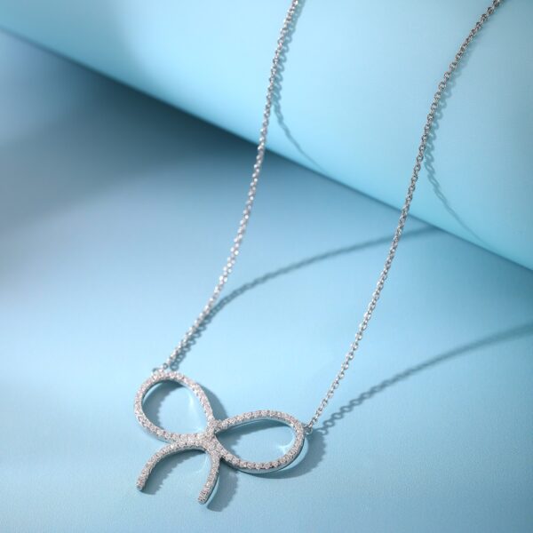 Handcrafted beaded necklace set with diamonds