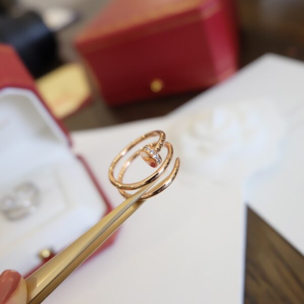 Head and toe diamond ring