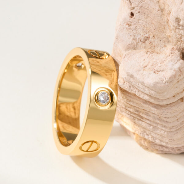 Narrow version single-diamond love ring