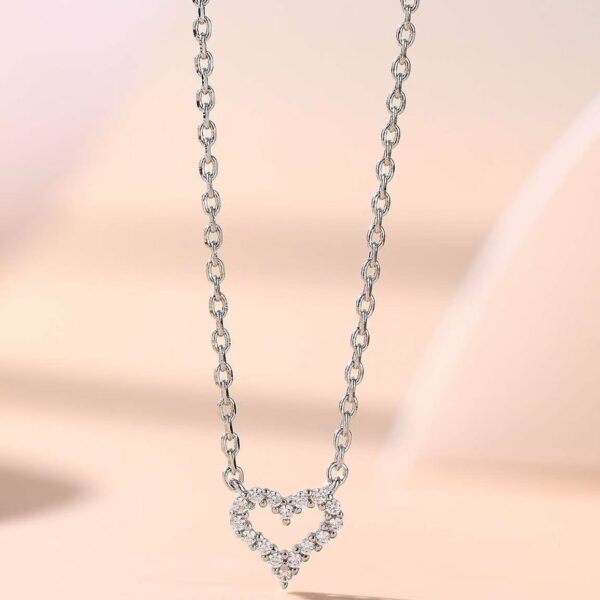 Heart-shaped diamond necklace