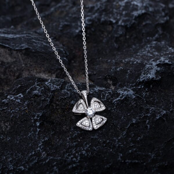 Floral necklace with full diamonds