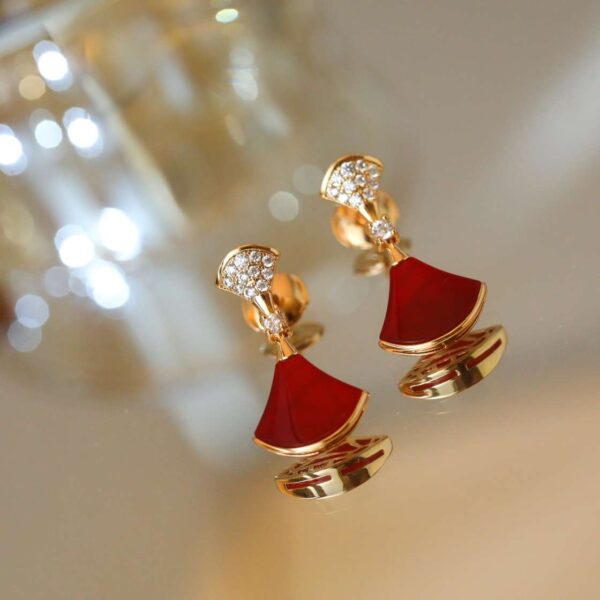 Diagonal-set diamond small fan-shaped earrings