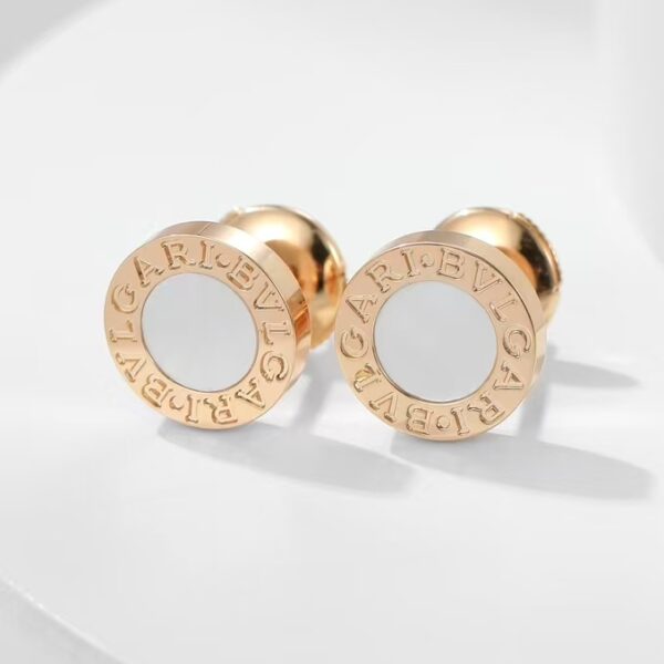 Premium round stud earrings
