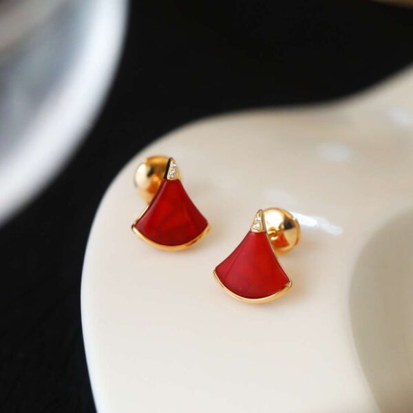Small white lily-of-the-valley-shaped fan-shaped pendant / red jasper / earring