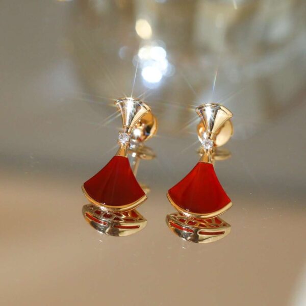 Diagonal non-beaded small fan-shaped earrings