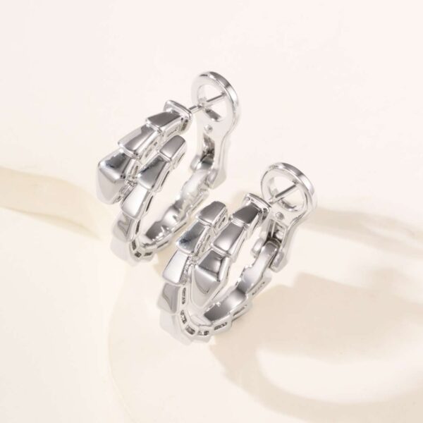 SERPENTI VIPER series snake bone diamond-free earrings
