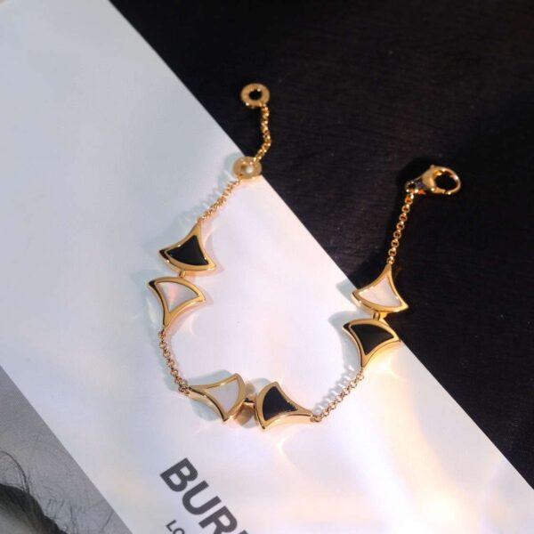 Six-flower bracelet