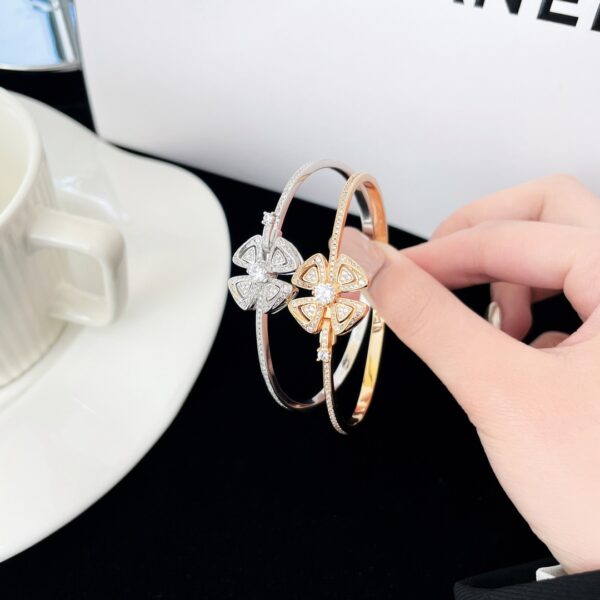 Fiorever Blossoming Flower Bracelet